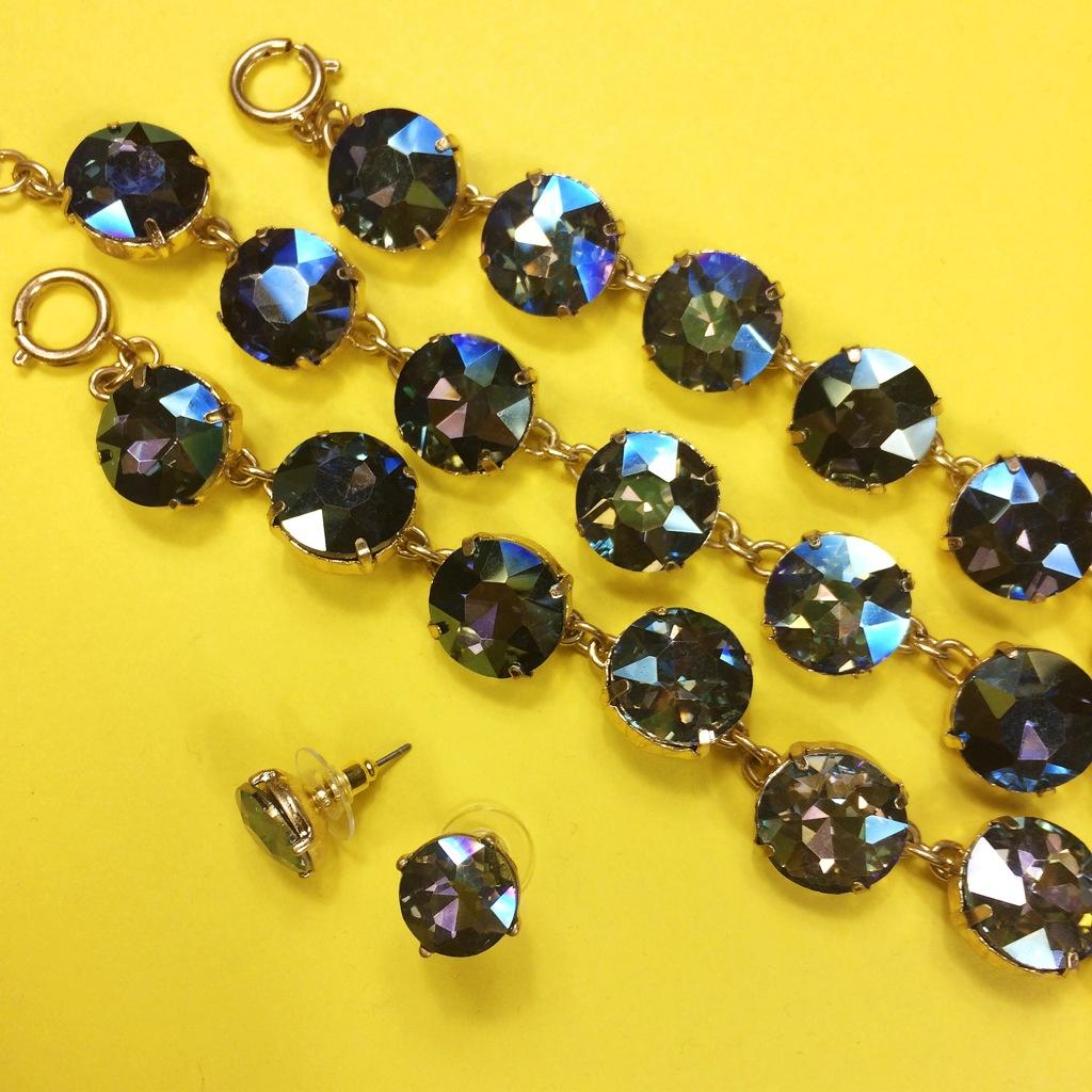 shopWKNDR's tweet image. Getting glammed up for the weekend (new colors have arrived, bracelets $29.50, earrings $18.50) #HelloWeekender