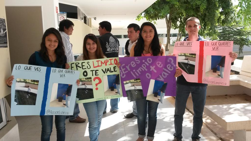 AccionLimpieza's tweet photo. En días pasados dimos inicio a este proyecto con la colocación de carteles en los salones de primer año. @AldrinBC http://t.co/5ShtkDfLjH