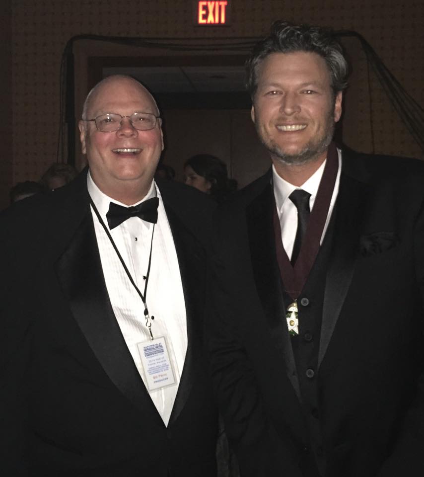 OETAOK's tweet photo. OETA's Bill Perry rubbed elbows with @BlakeShelton &amp; other #OKHallofFame inductees. Watch at 8pm on OETA. http://t.co/DUk3AOM9mq