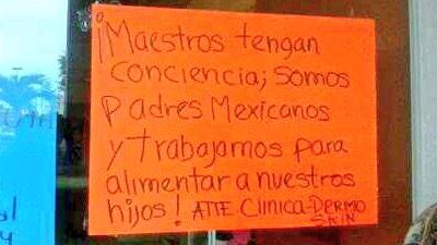 Fco_Rys's tweet photo. Así se expresa el comercio en #Oaxaca sin límites y sin ley con toda justicia exigen su derecho a trabajar libremente http://t.co/LzyaW6hDCp
