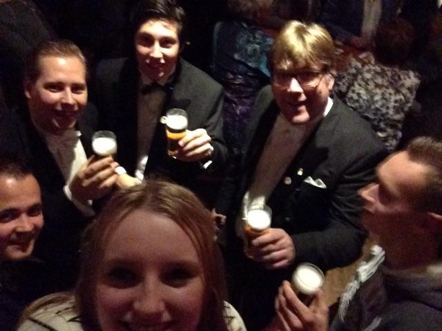 Bestuur Jocus Toekôms beej resepsie   5x11 jaor De Kwas.