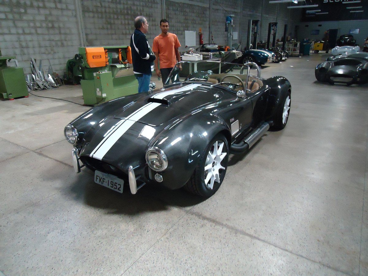 Tank935Thunder's tweet photo. so damed gorgeous #ShelbyCobra http://t.co/qXTkxWKbHE