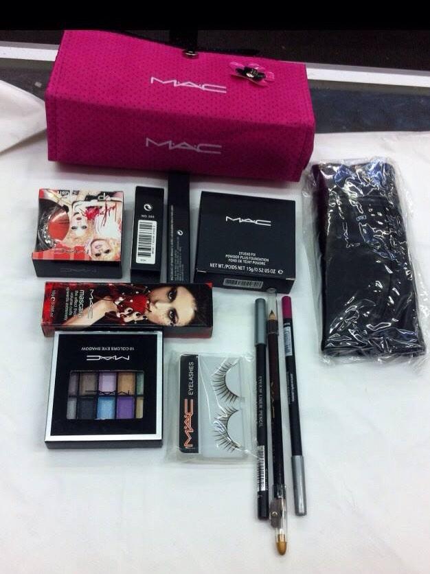 AClassStore's tweet image. Women MAC make up kit 
£45 each or £65 for 2 We deliver anywhere in the UK call 07827 387168