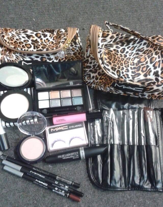 AClassStore's tweet image. Women MAC make up kit 
£45 each or £65 for 2 We deliver anywhere in the UK call 07827 387168