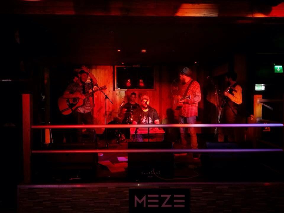 littledinomedia's tweet photo. Filming #AppleTreeTheory tonight at #MezeLounge in #Newport. Watch this space for more! #countrymusic #WelshMusic http://t.co/SLBgsNMN8q