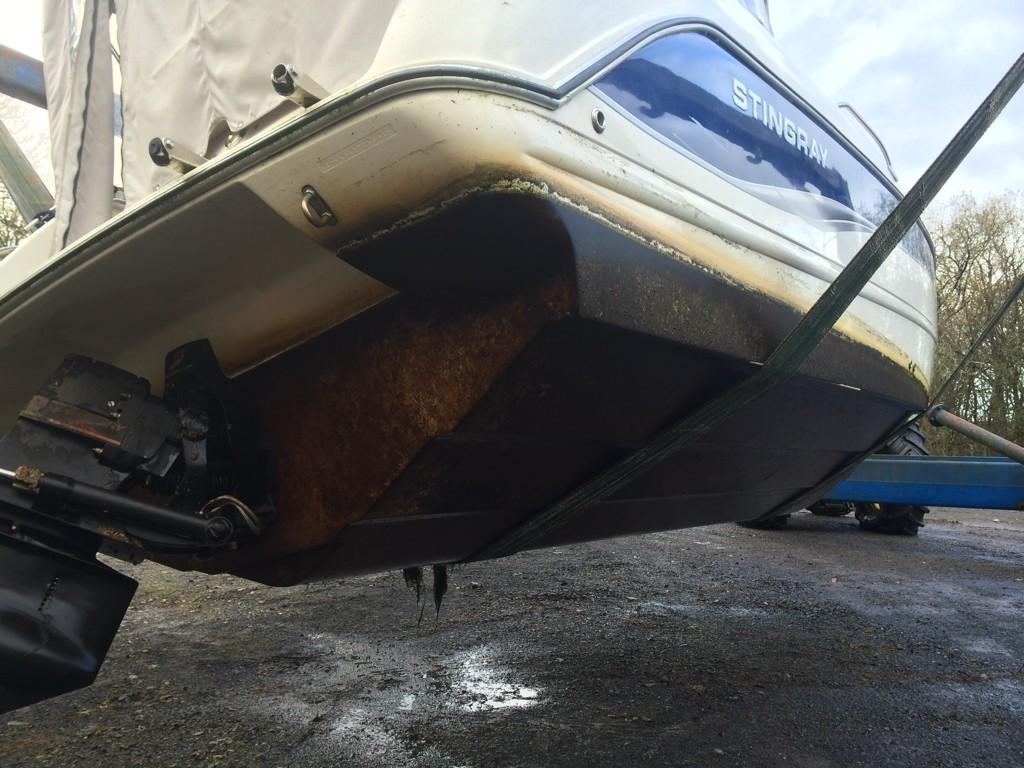 Knockninny's tweet photo. The magic of a hot power washer and hull brite. No need to antifoul.#before&after #bathbeforebed http://t.co/otcj5SC4QM