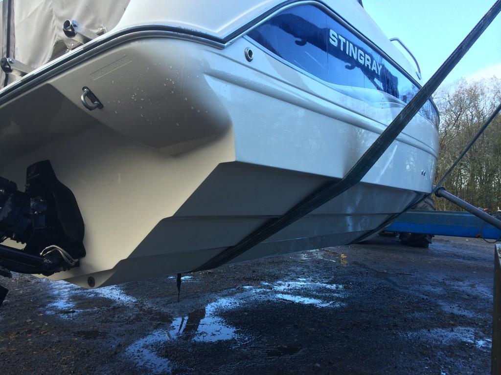 Knockninny's tweet photo. The magic of a hot power washer and hull brite. No need to antifoul.#before&after #bathbeforebed http://t.co/otcj5SC4QM