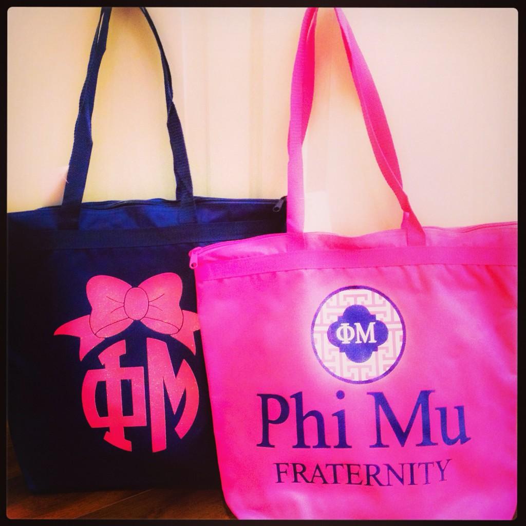 PhiMuCarnColl's tweet photo. Tote all about it! #newtotes #phimutote #PhiMu #carnationcollection http://t.co/OB2bK0x0UY