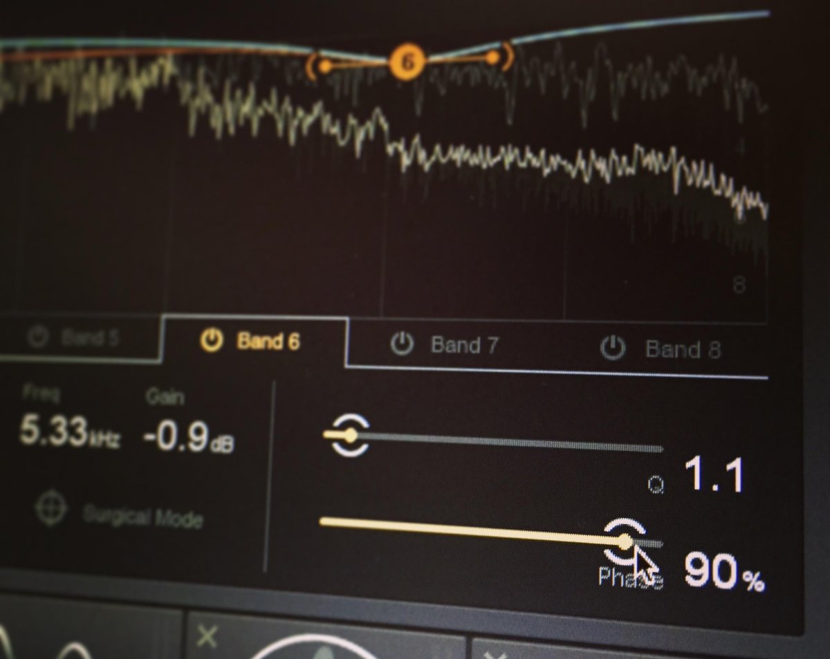 iZotopeInc's tweet image. Did you know you can use both #linearphase #EQ nodes and analog modeled nodes in the Digital EQ mode in #Ozone6?