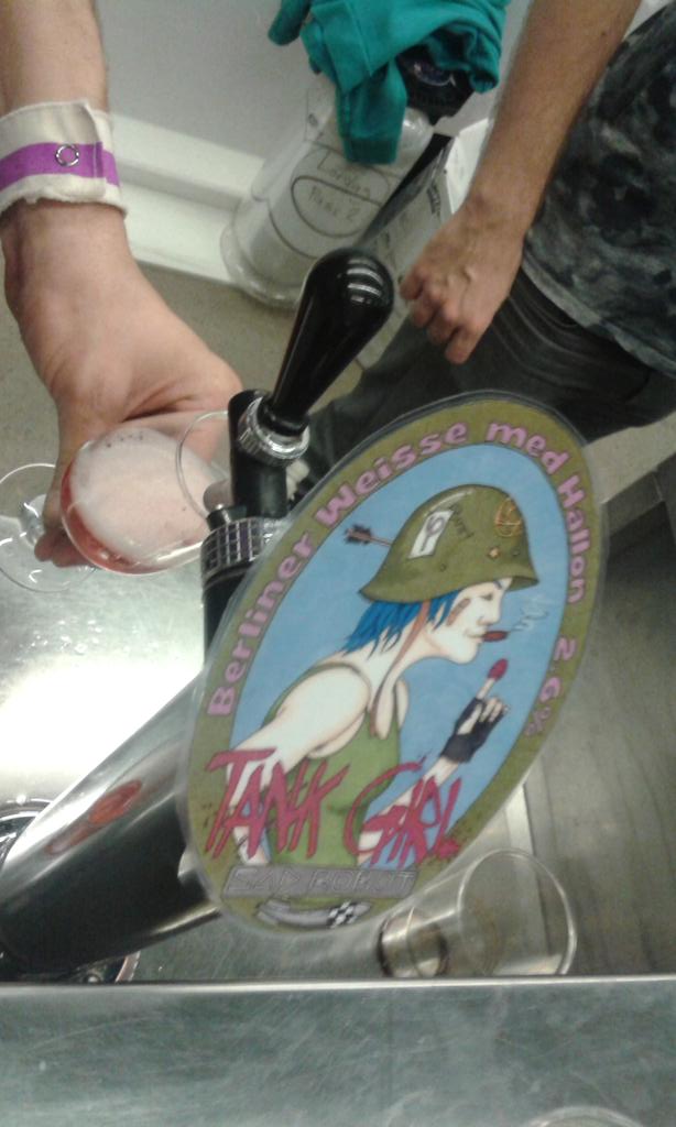 SadRobotBrewing's tweet photo. Tank Girl. 2.6% Berliner Weisse with Raspberries. #yeah! http://t.co/TYBJ85XAGr