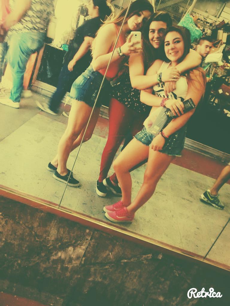 MeluLopez_'s tweet photo. Lasssssss amo❤ #Puta1 #Puta2 #Puta3 http://t.co/RDskbj57hy