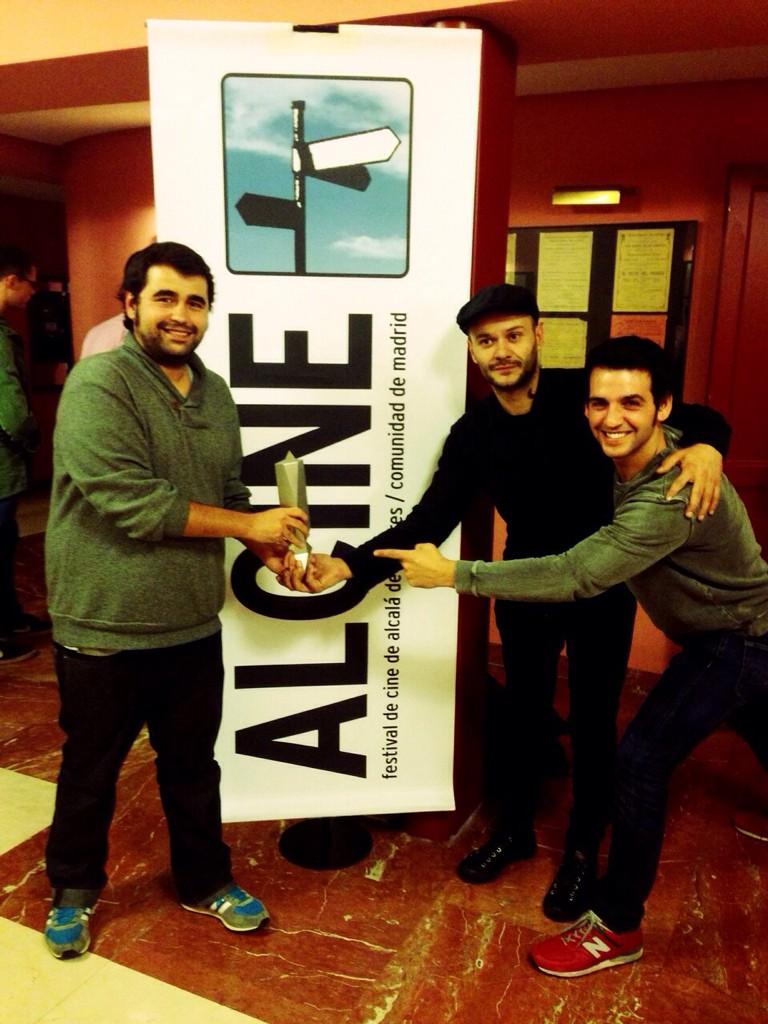 FranPereaNews's tweet photo. Ya tenemos el premio del público!!! Fran Perea, @ProvencioMiguel y @MateosPaul #Eladio en @ALCINEFILMFEST http://t.co/EVpypTJuPM