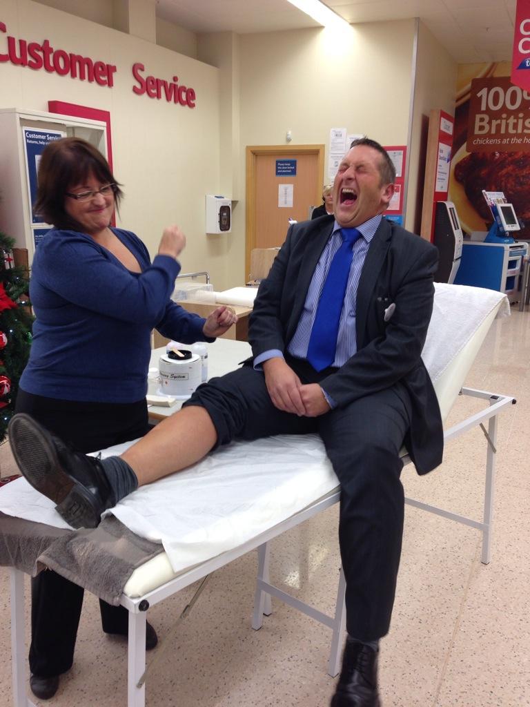 MissKAMason's tweet photo. Look at that expression! #painful? #BigBlueBash #DiabetesUk @martinsreece @dancarter1988 @michaelbellam10 @r8chjones http://t.co/KoWPeS8lfZ