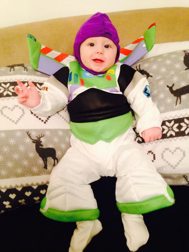 DMatthews1993's tweet photo. @BBCCiN 6 month old Sebastian has raised £100 by doing a obstacle course dressed as a buzz #MyTotal proud mummy!! http://t.co/MRZlnOVzUE