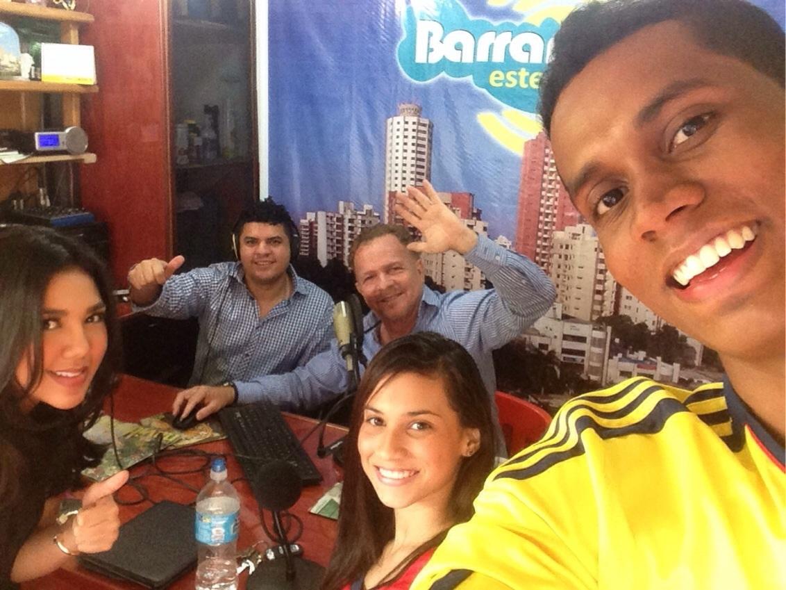 barranquillast's tweet photo. El equipo de #LaVainaBakana Saluda a los oyentes de Barranquilla Estéreo. @LauGomez09 @LinaMMachado @IAmJuanDavid http://t.co/mWAsbr90cq