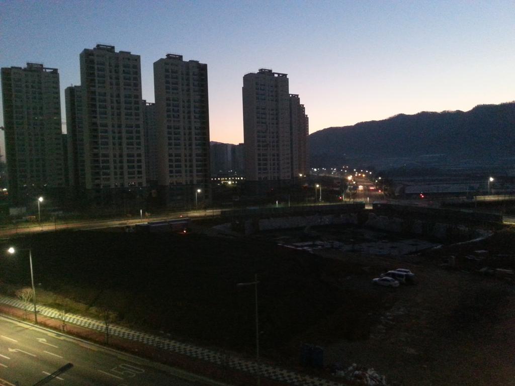 MoniMatizq's tweet photo. Buenos dias coreanos!! Estamos listos para empezar el día http://t.co/tMRz9nVQiW
