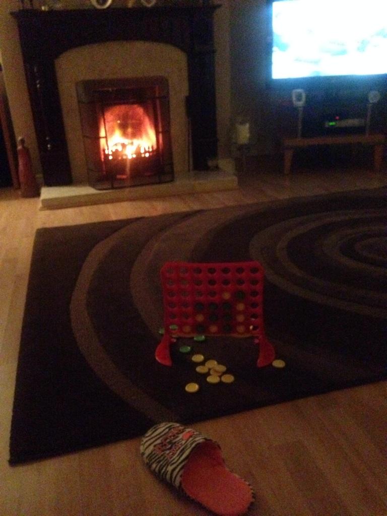 LBierney's tweet photo. Give you a little hope and wipe it away!! 😂😂 #winning7-5 #connect4 @padmythen @carolinebierney http://t.co/PJlziZZDys