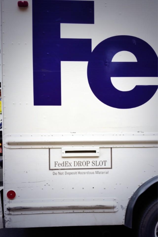 nancyplanb's tweet photo. @fedex Nice idea!!! http://t.co/iOf78ScwMU