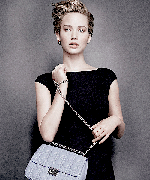 JenLawrenceArg's tweet photo. ¡No olvides darle megusta a nuestra página en facebook 'https://t.co/HM3TqDrIF4' 'Jennifer Lawrence Argentina' -Abi http://t.co/XKQ5oEv6AJ
