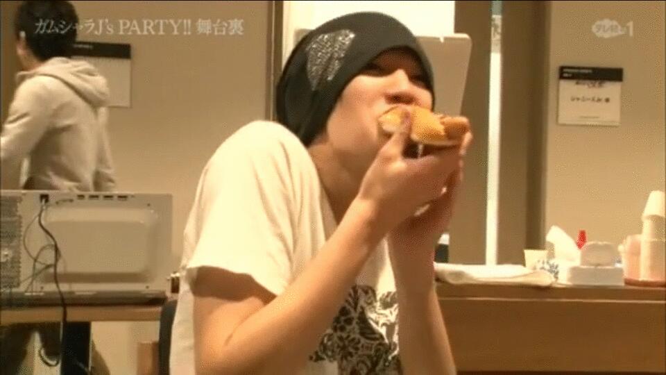 umppqp's tweet photo. @note
〓

　　❥❥

　❄

　　　　　↶

　　　　　　　　宇　　野　　の　皇子　　何処

　　　　　　そ　　ろ　そ　　ろ　　　寂　　し　い　　よ　　　う　
　
　　　↷

❦❦ http://t.co/tYVOL5TWwE