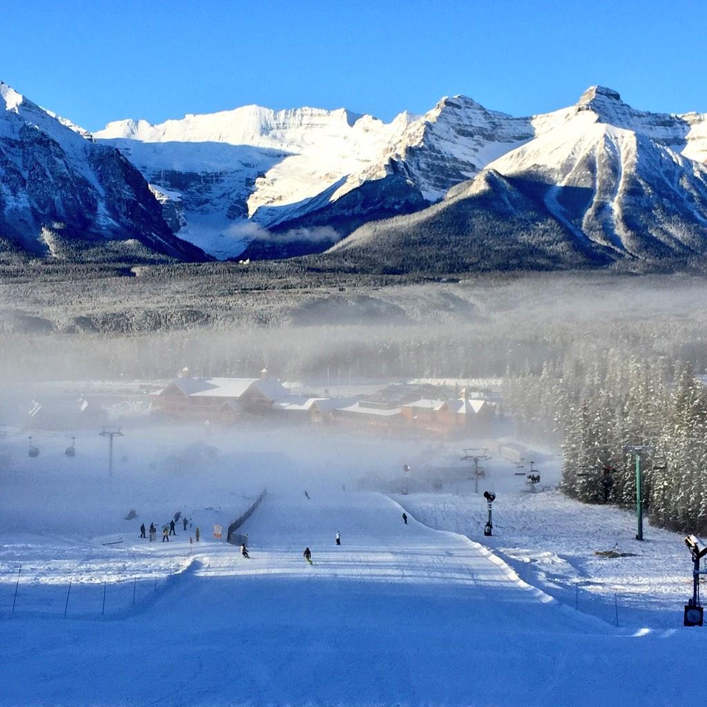 SkiLouise's tweet photo. RT if you're heading out to #SkiLouise this weekend! http://t.co/Ao4mqii7e5