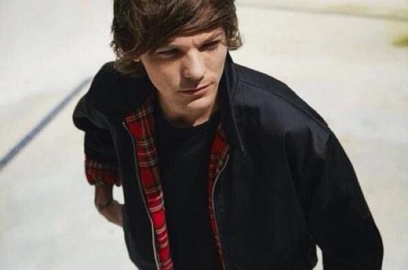 PayusFox's tweet image. Nueva foto HQ de Louis, revelada este 14/Noviembre, de la sesion fotos que realizaron para el album FOUR. #1DNotes