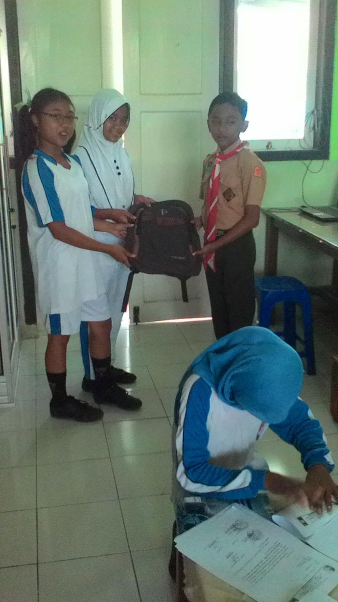AzwarAnas_A3's tweet photo. Menumbuhkan solidaritas “@smpndubang: @banyuwangi_kab Sentuhan Program SAS http://t.co/IVVCh3FU32”