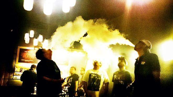 vapstairs's tweet photo. Keriaan semalam di vapstairs, awan pindah kedalam vapstairs hehe http://t.co/8RwogA7BuR
