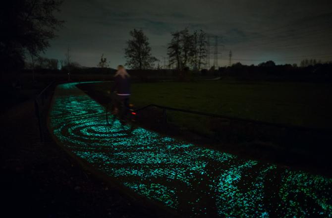 Seeker's tweet photo. Glowing Bike Path Is Inspired by Van Gogh: http://t.co/egZEv9wHmD http://t.co/4TE7cvvCYn