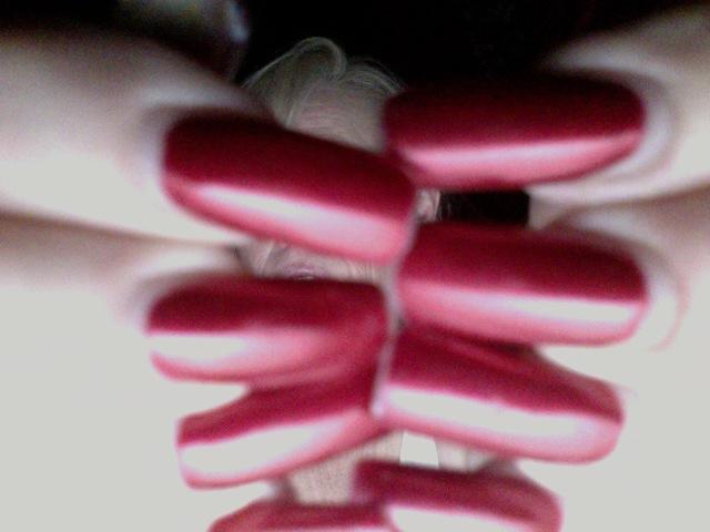 BrandyRobinsonn's tweet photo. #longnails, #longrednails, #camgirl, #scratchyourback, #webcams, cum and see me I am on line ready to scratch you! http://t.co/xQ0AVzGubh