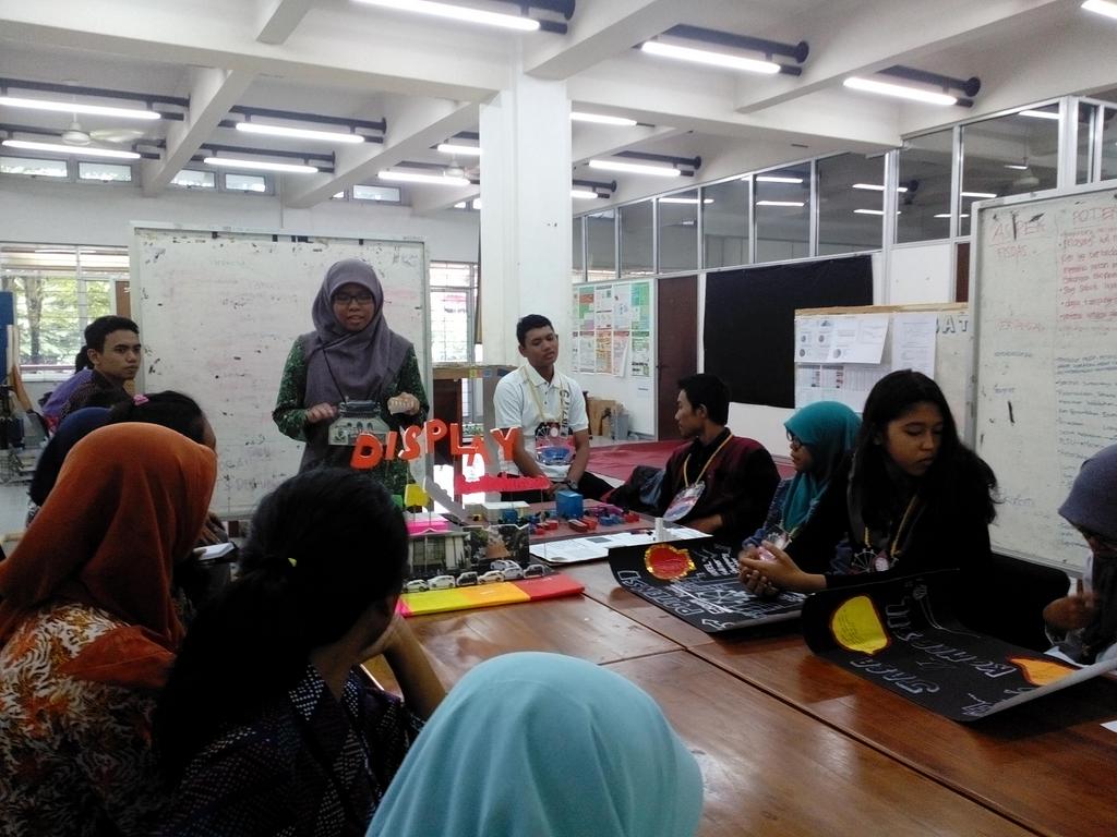 pwkugm2013's tweet photo. Ini dia salah satu kelompok PPM kita, Seoul yg kreatif banget nih displaynya! @pwkugm2014 cc: @HMTPWK_UGM http://t.co/cQRPdZbYyE