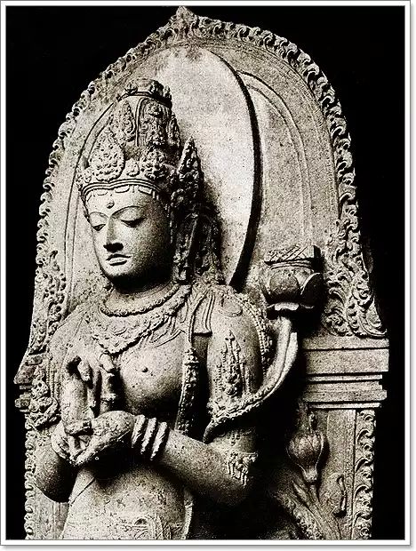 GNFI's tweet photo. Satu lagi peninggalan Singasari adl arca Prajnaparamita. UNESCO menobatkan sbg arca Prajnaparamita tercantik dunia http://t.co/1LCf1TRtTJ