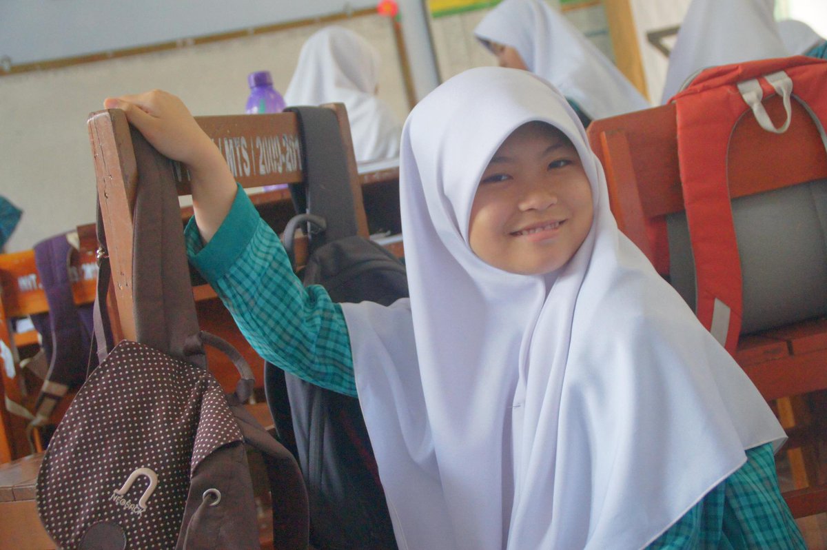 heyheynia's tweet photo. @azzaahizzaatul @utamirizkii @rifiifi @aqidatulwafiiq @ApridaNurulita duh nemu sisaan di gang dolly nih #TtW14 http://t.co/TVxJela5Ni