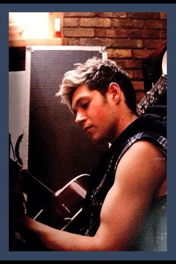 PayusFox's tweet image. Nuevas fotos de Harry, Louis, Niall y Zayn, que estarán incluidas en el álbum "FOUR Ultimate Edition" #1DNotes