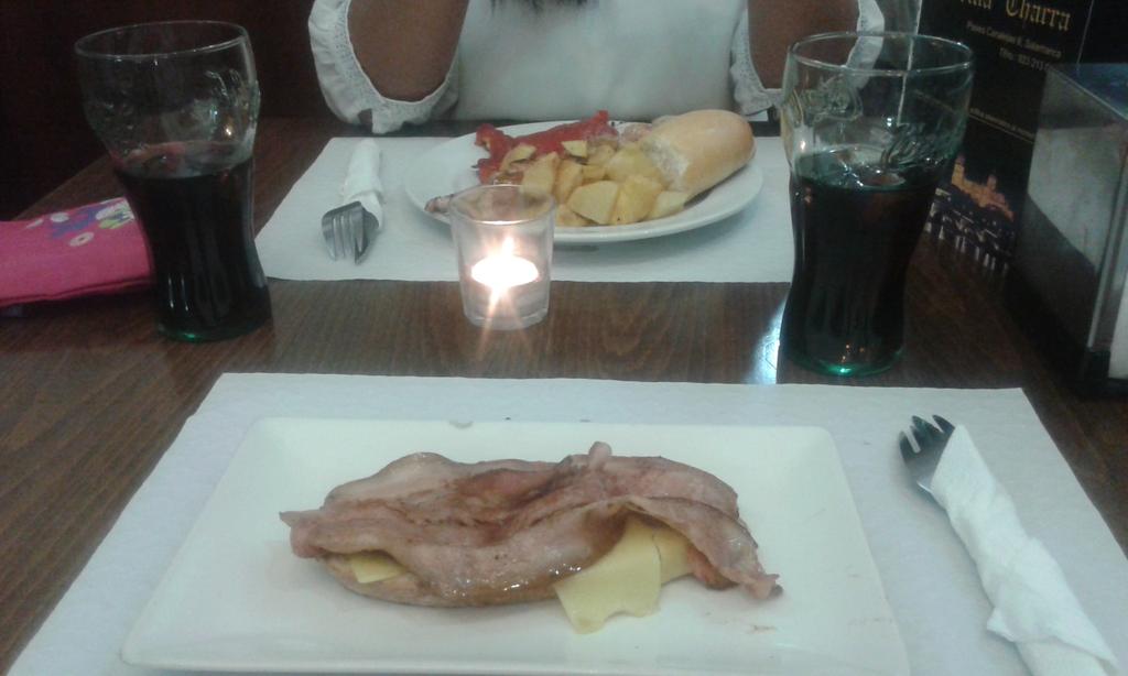 almudena140395's tweet photo. Con ella siempre es buena vida @arrimadas94 http://t.co/NG3PlPEfPc