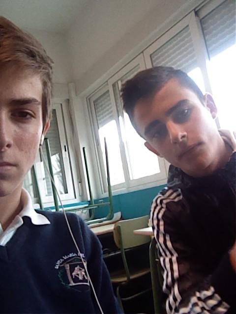 luscos_oli's tweet photo. With da Bro #Grande #Boss #RisasEnClaseConEsteMendas #PutoGrandeManito #DeJajas #MuyBuenaEstaPrim #BuenViernes http://t.co/MZ7fOVTh2j