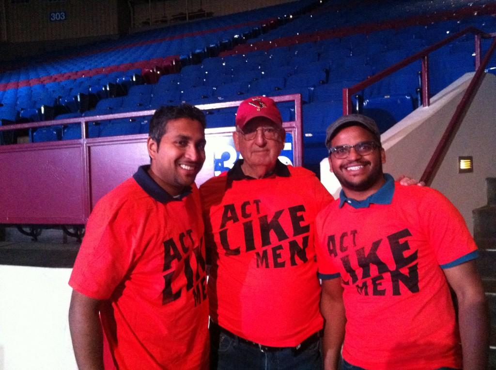 cpenasanchez's tweet photo. Ready to welcome 4k men and see Christ move among us! Thank you Lord Jesus! #ActLikeMen http://t.co/CB1ZR3X3bG