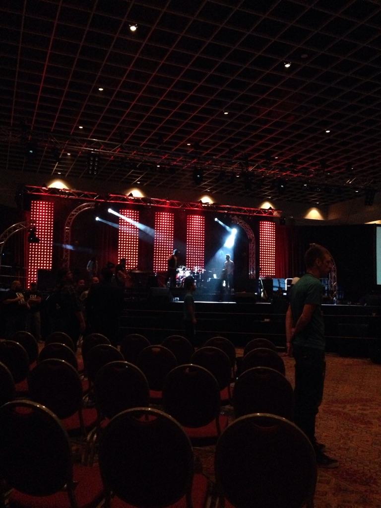 ShannonLambert_'s tweet image. It&apos;s just about to go down! #FUSION14 @pastorraley @planetshakers on deck! @WFWCTV