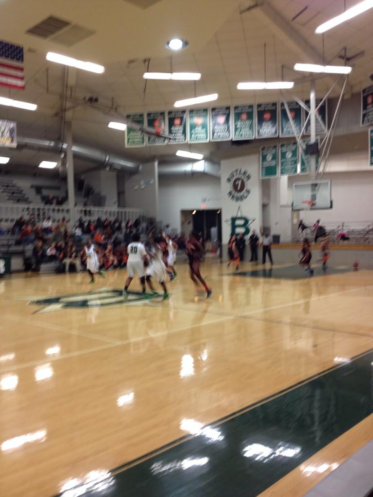 SRButler1's tweet photo. Butler Lady Rebels take the court against Grissom right now! @HSVk12 http://t.co/yOMRmhX8Q3