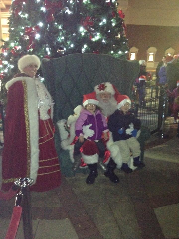FairfaxCornerVA's tweet photo. Holiday fun at #LightupFC! http://t.co/6XgeoKt6D5
