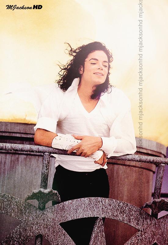 MJJSpace's tweet photo. #23YearsAgoToday: MJ's #BlackOrWhite premiered simultaneously in 27 countries, to a combined audience of 500 Million! http://t.co/My4BLRmLvp