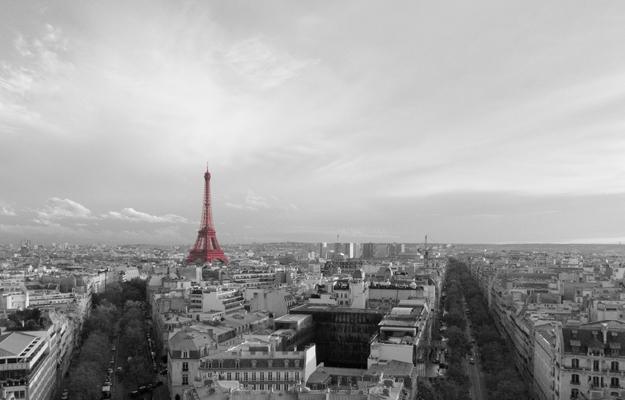 TheSunlounger's tweet photo. Ooo La La the Eiffel Tower #distinctive paint job. Sacré bleu .. red #parisinstyle http://t.co/YWkEVwI6uY coming soon http://t.co/FfDlok2Ndn