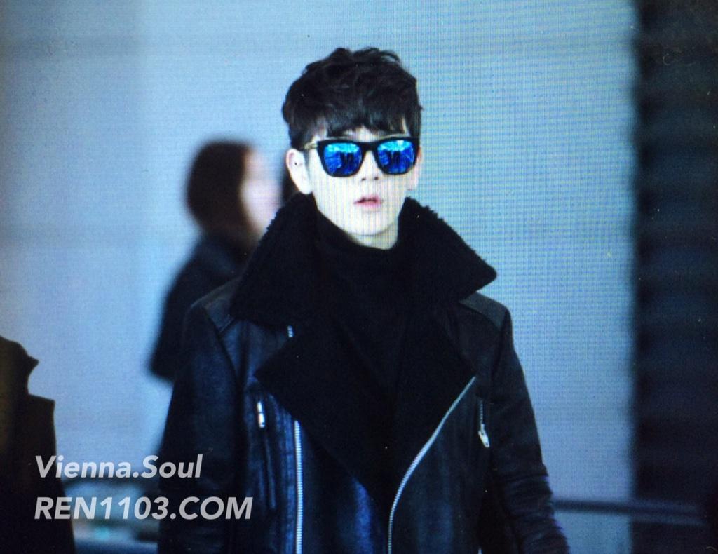 NUESTCafe's tweet photo. [PREVIEW] 141115 Ren at incheon airport (cr:Vienna.Soul/REN1103.COM) http://t.co/aa0x2b5Se1