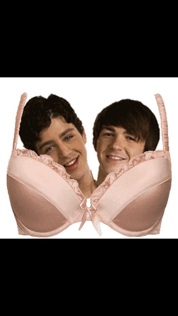 omgrachell's tweet photo. WANNA SEE MY BOOBS?????? #PopEntE3 http://t.co/rwAQzL0ahW