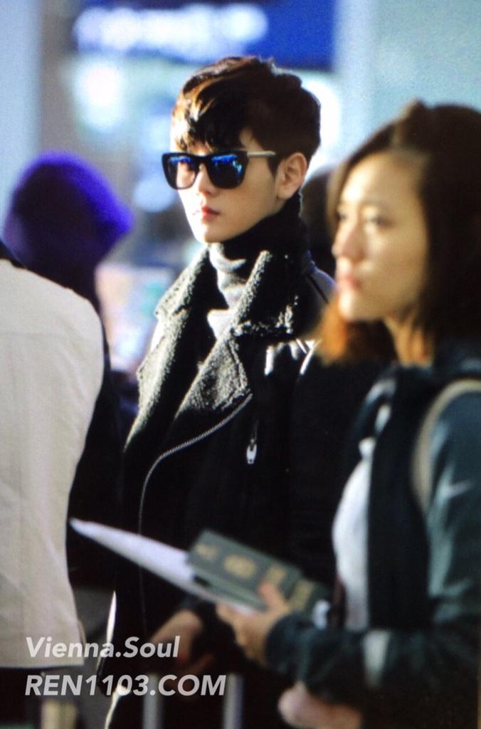 NUESTCafe's tweet photo. [PREVIEW] 141115 Ren at incheon airport (cr:Vienna.Soul/REN1103.COM) http://t.co/aa0x2b5Se1