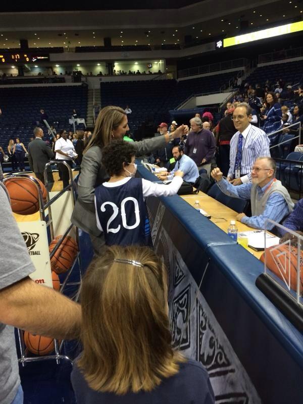 dxbeaver's tweet photo. @BarefootODU @ODUWBB what an honor for Emily to walk out with the Lady Monarchs. Go #TeamEmily &amp; Lady Monarchs!! http://t.co/Opf0ZLQTCH