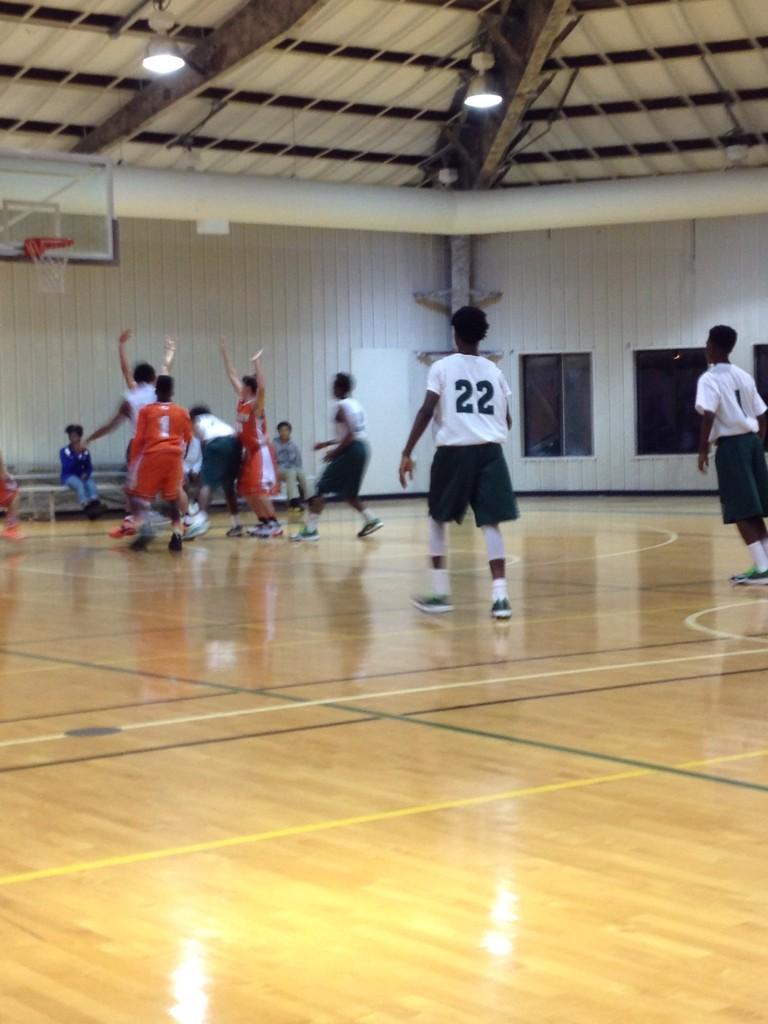 SRButler1's tweet photo. Down to the wire with the Butler freshman boys team playing Grissom. 32-33 4 minutes to go! Go Rebels!! @HSVk12 http://t.co/CDVUIRdt3A