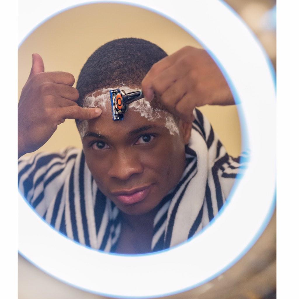 SamJonesIII's tweet image. Quick lineup w/ @Gillette #FlexBall and I'm off to dinner.j.mp/igflexball #cleanshaven #gillettepartner