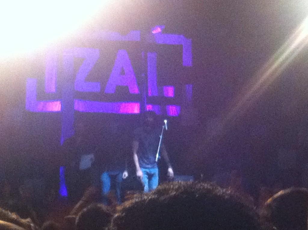 riore13's tweet photo. @riore13: Gran noche con @IZALmusic  en Valencia!!! Grandísima sorpresa al escuchar eco!! #gracias #giradespedida http://t.co/ENpfWFKNxw