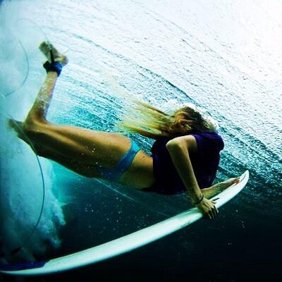 The weekend is here. No better way to enjoy it than going in head first. #thrusterslounge #pacificbeach #duckdive